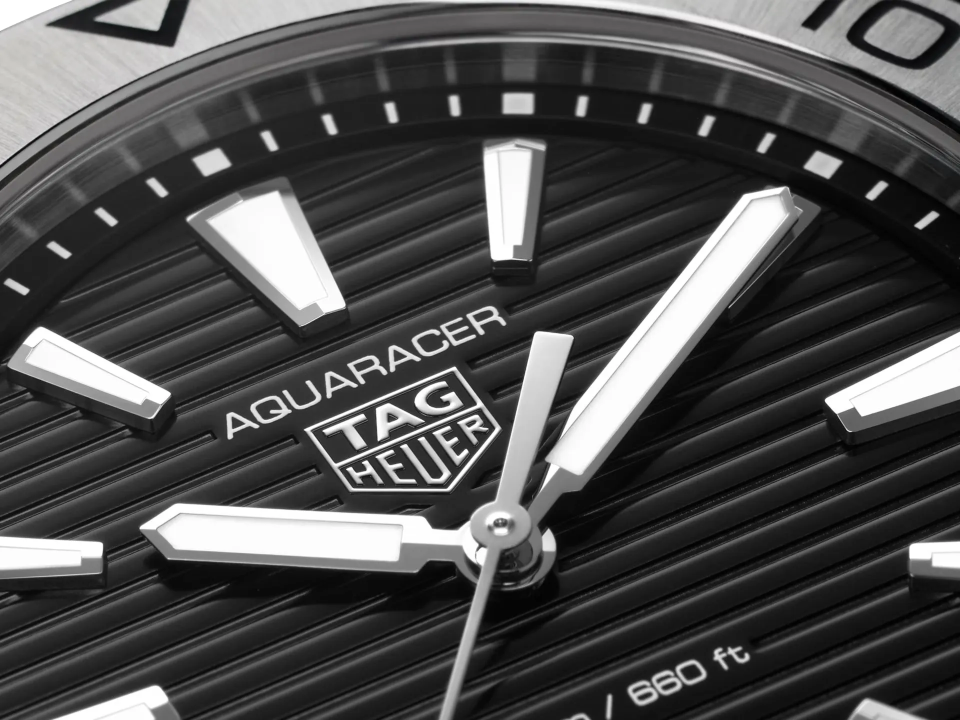 TAG Heuer Aquaracer Professional 200 Stainless Steel Black Dial Divers Quartz Mens Watch WBP1110.BA0627