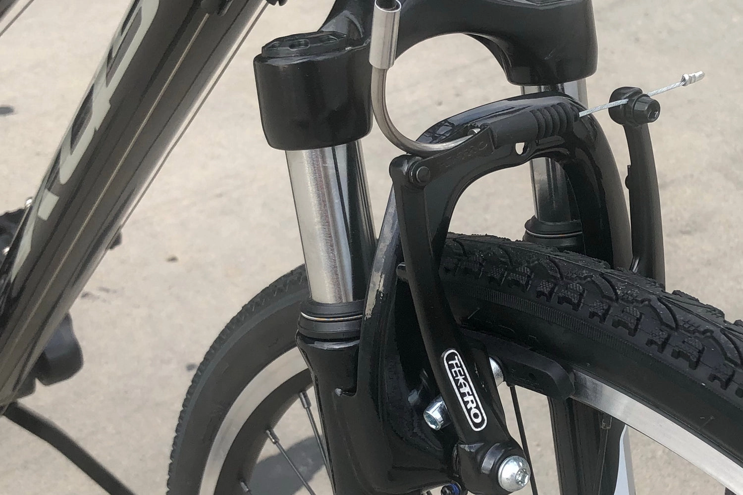 XDS Cross 200 21sp 700C Step-Through Comfort Hybrid Bike // Jet Black