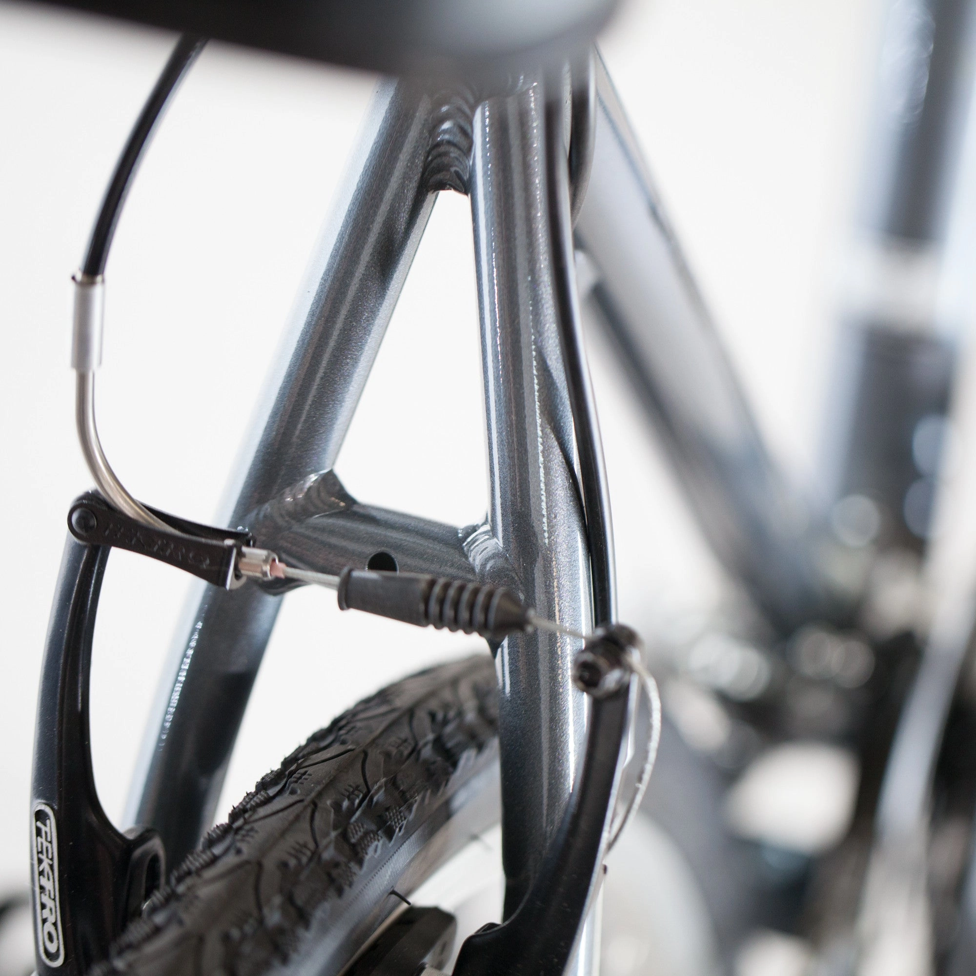 XDS Cross 200 21sp Comfort Hybrid Bike //  Graphite